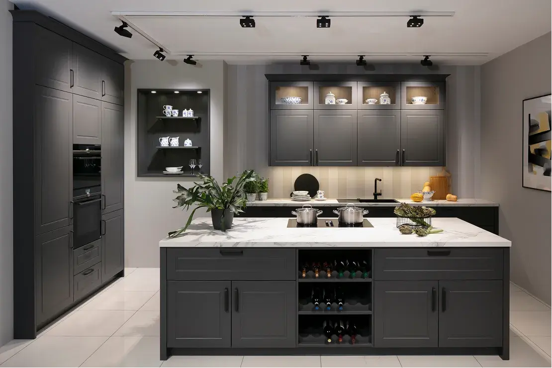 Landhaus Dunkelgrau Arbeitsplatte Marmordekor